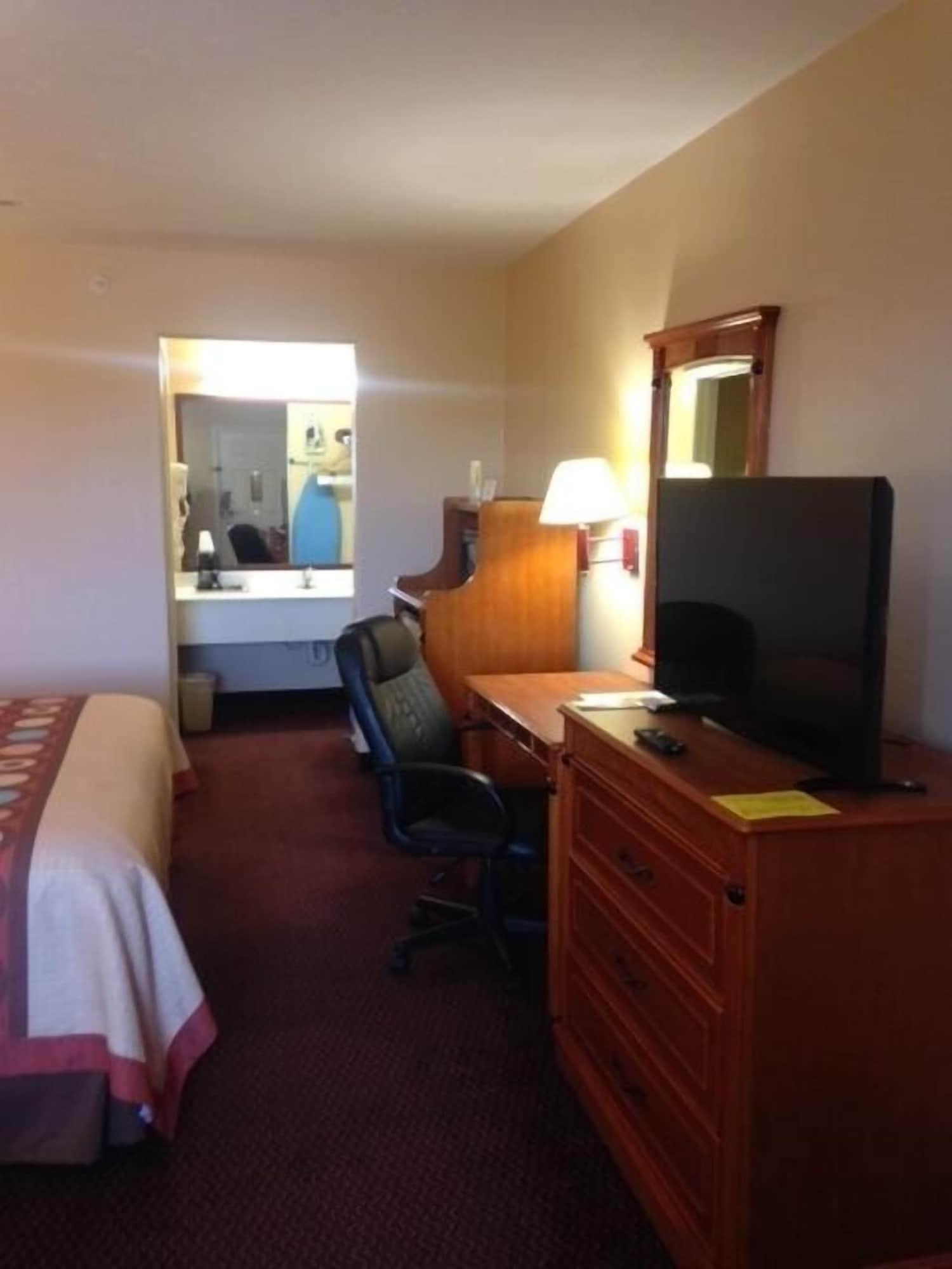 Super 8 By Wyndham Sealy Hotel Exterior photo